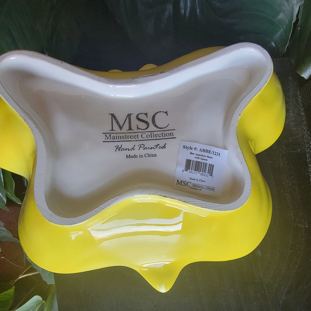 NWT* Stunning Bublebee🐝 Ceramic Dish. - Picture 3 of 6